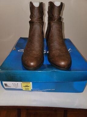 easy street Brown Ankle Boots